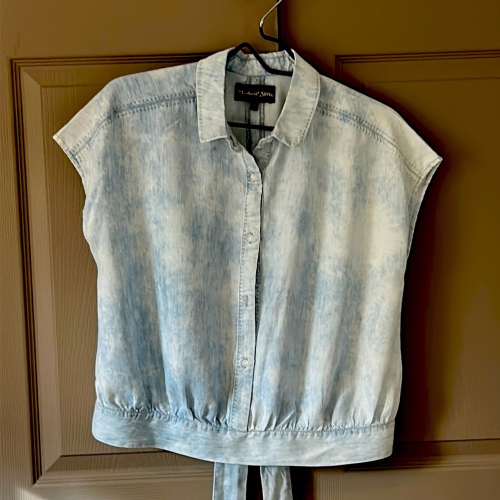 Michael Stars chambray, blue denim colored shirt. Spring/summer weight